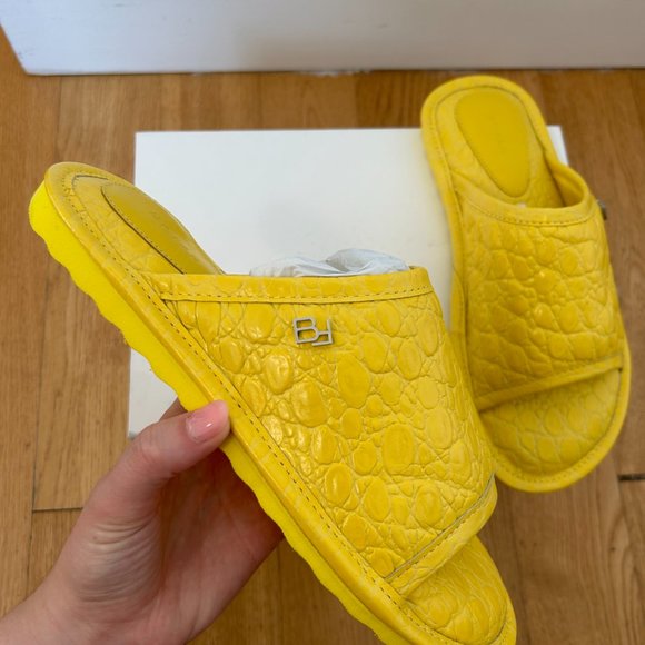 NWT By Far Ari Slip-on Slides Duckling Circular Croco Embossed Leather in Yellow - Picture 7 of 14